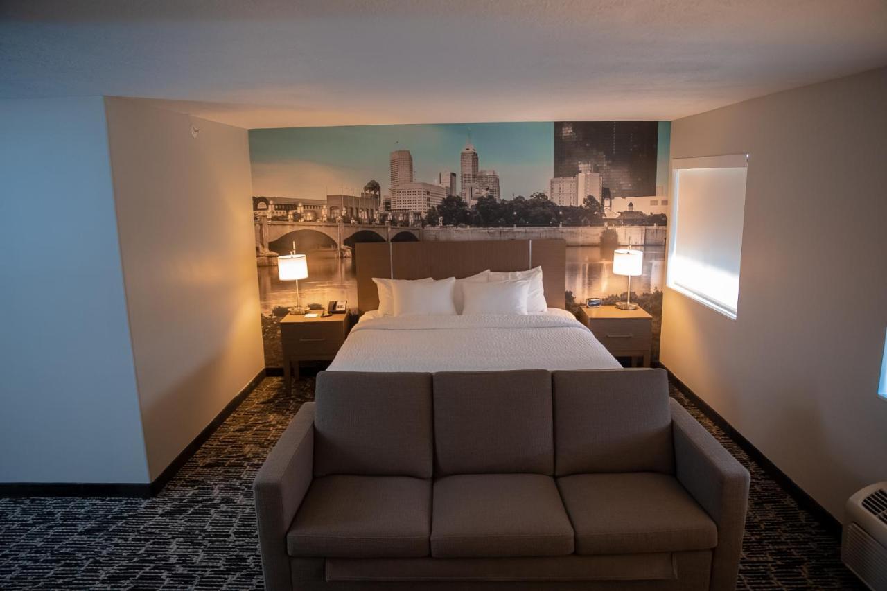 Clarion Pointe Indianapolis Airport Hotel Плейнфийлд Екстериор снимка