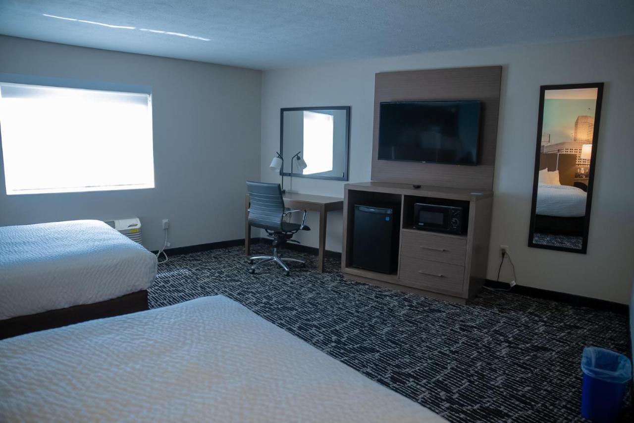 Clarion Pointe Indianapolis Airport Hotel Плейнфийлд Екстериор снимка