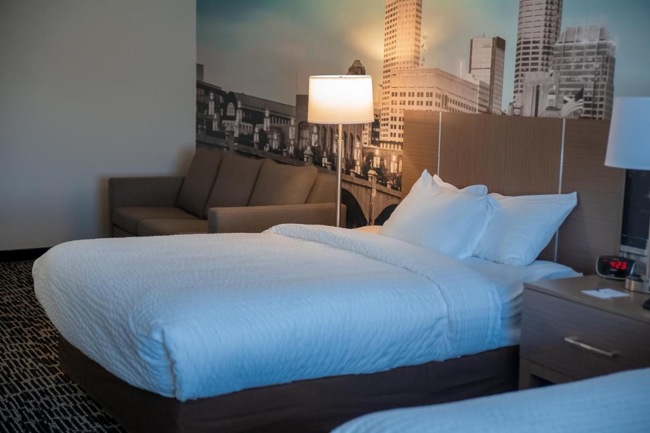 Clarion Pointe Indianapolis Airport Hotel Плейнфийлд Екстериор снимка