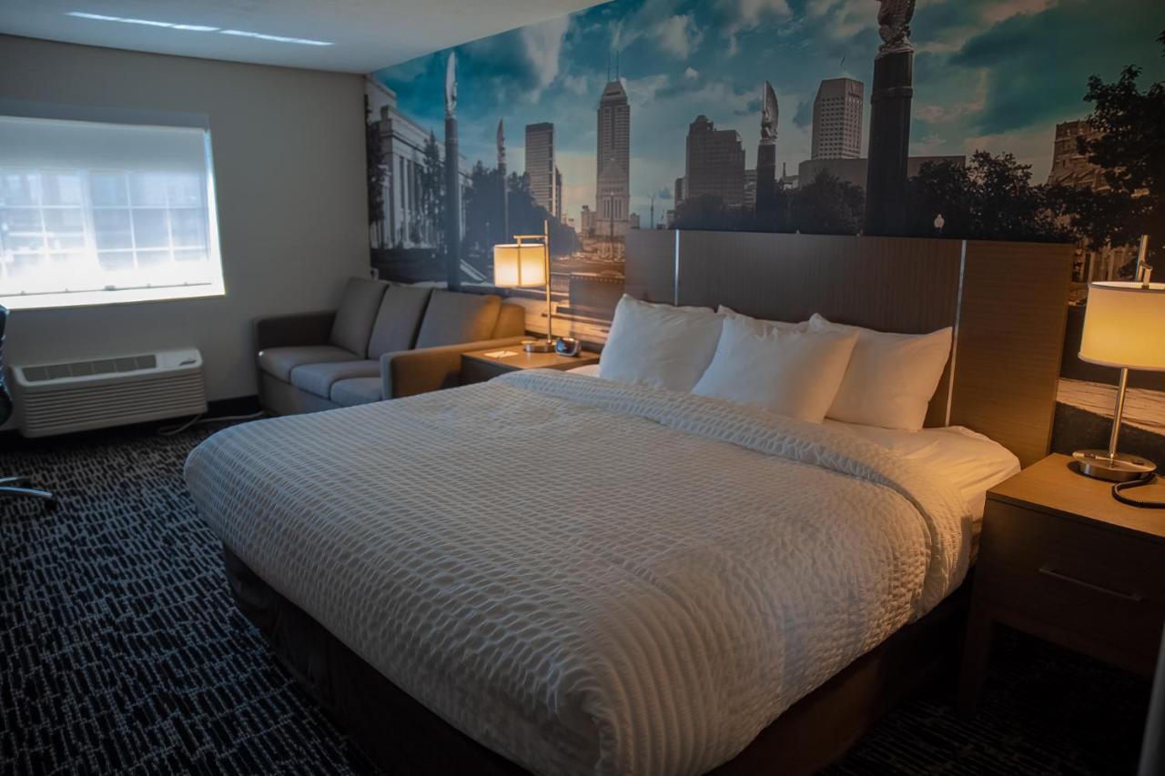 Clarion Pointe Indianapolis Airport Hotel Плейнфийлд Екстериор снимка