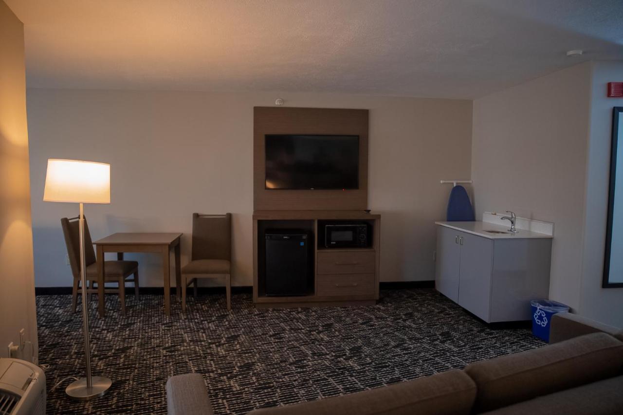 Clarion Pointe Indianapolis Airport Hotel Плейнфийлд Екстериор снимка