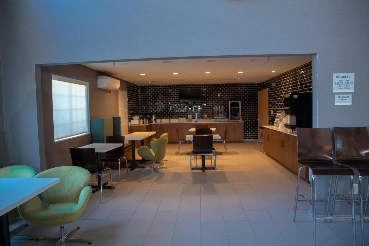 Clarion Pointe Indianapolis Airport Hotel Плейнфийлд Екстериор снимка