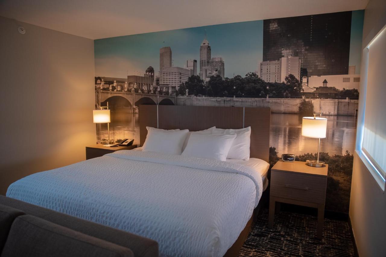 Clarion Pointe Indianapolis Airport Hotel Плейнфийлд Екстериор снимка