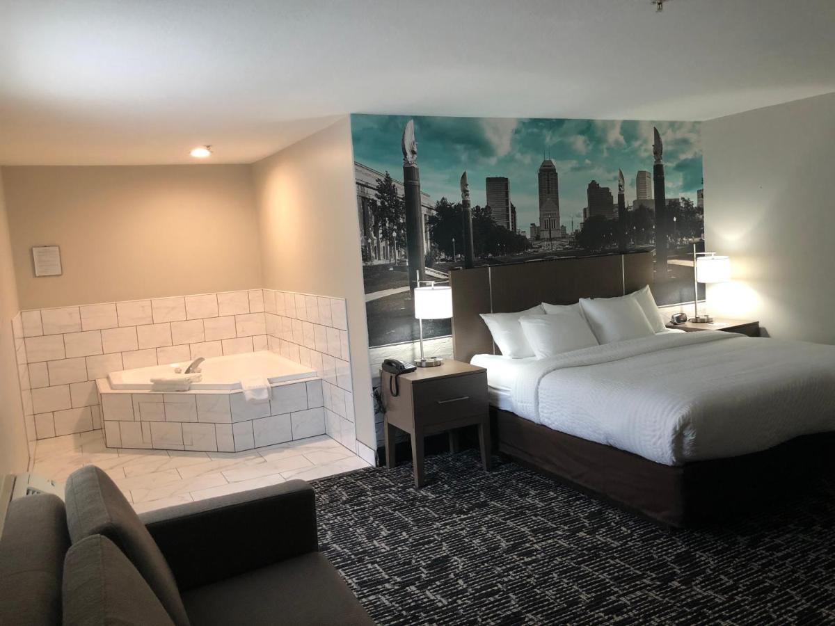 Clarion Pointe Indianapolis Airport Hotel Плейнфийлд Екстериор снимка
