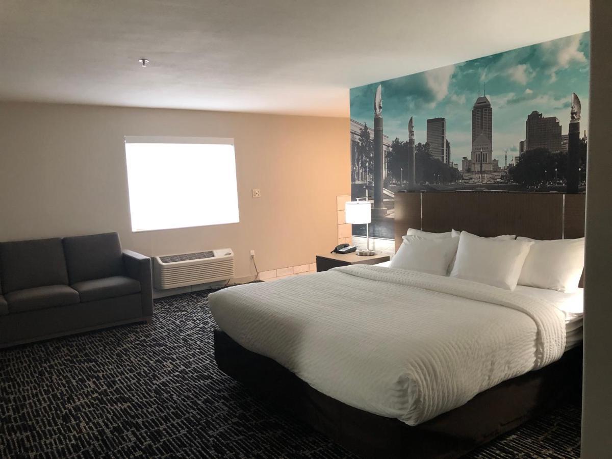 Clarion Pointe Indianapolis Airport Hotel Плейнфийлд Екстериор снимка
