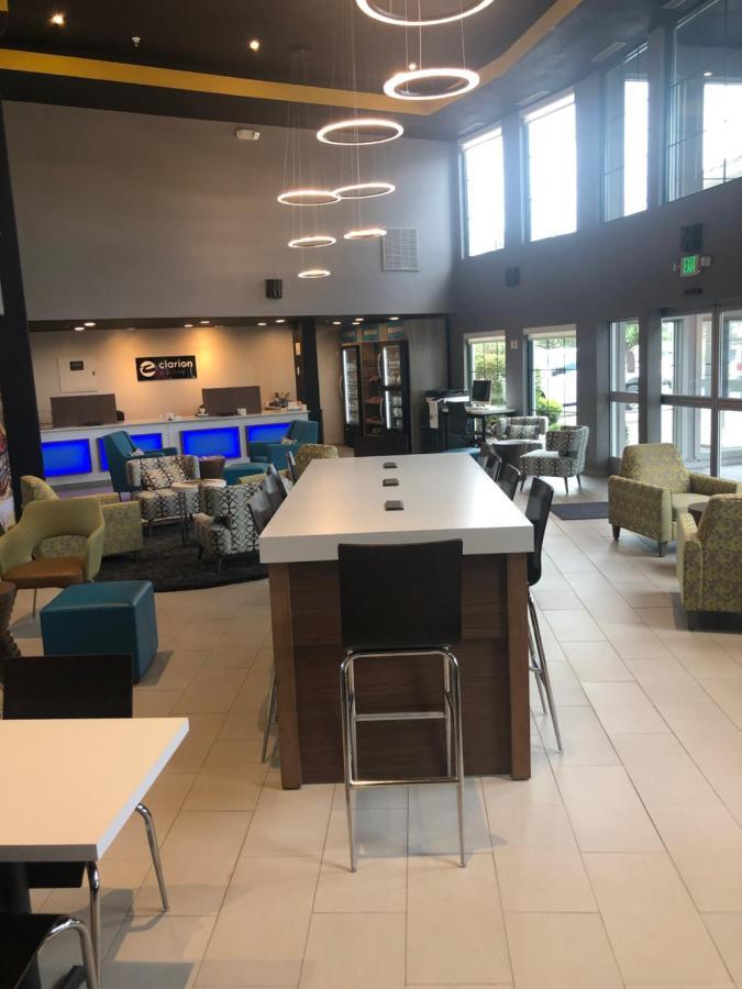 Clarion Pointe Indianapolis Airport Hotel Плейнфийлд Екстериор снимка