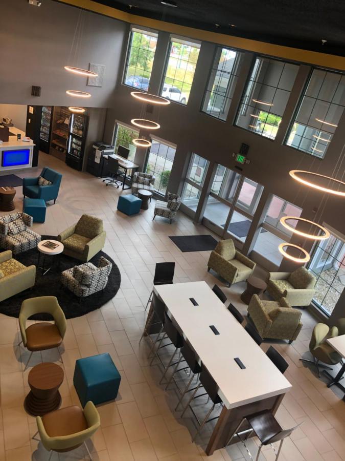 Clarion Pointe Indianapolis Airport Hotel Плейнфийлд Екстериор снимка