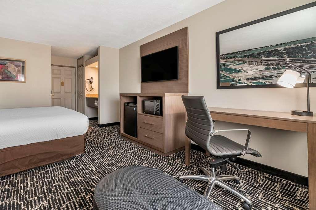 Clarion Pointe Indianapolis Airport Hotel Плейнфийлд Стая снимка