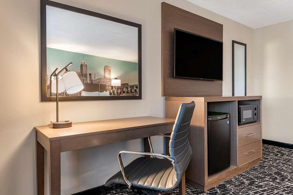 Clarion Pointe Indianapolis Airport Hotel Плейнфийлд Стая снимка