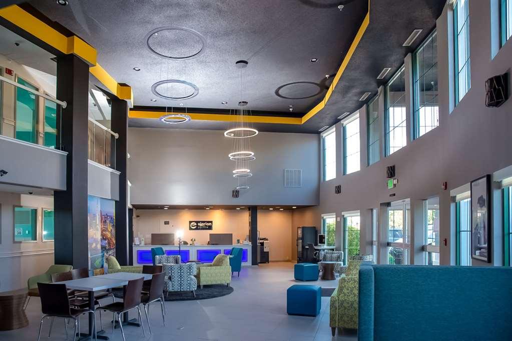 Clarion Pointe Indianapolis Airport Hotel Плейнфийлд Интериор снимка