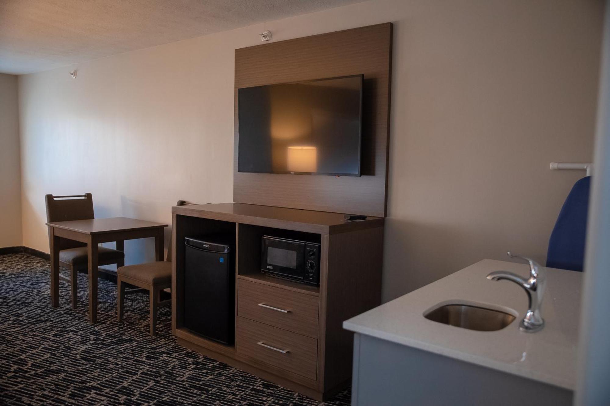 Clarion Pointe Indianapolis Airport Hotel Плейнфийлд Стая снимка